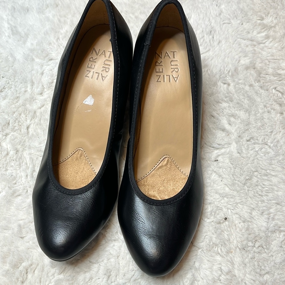 Black Naturalizer black pump